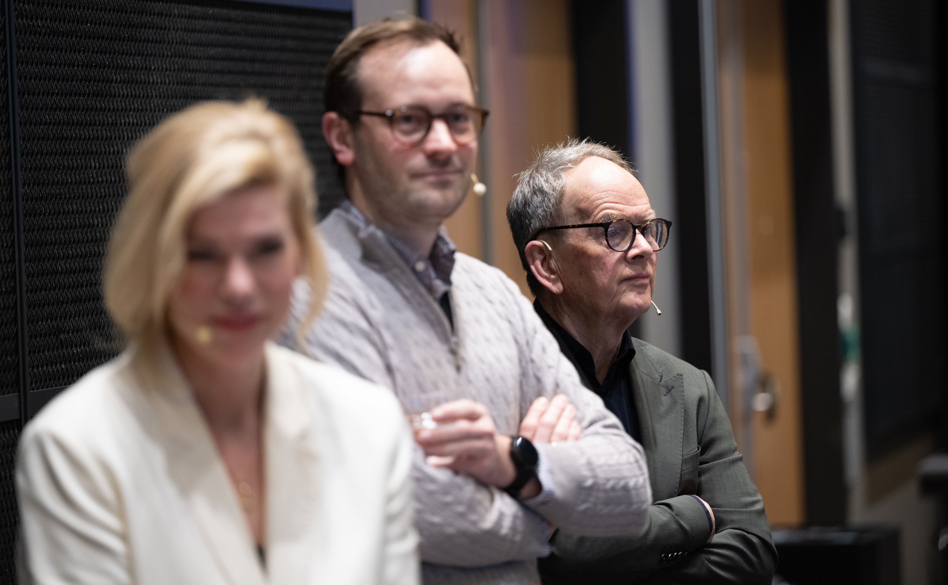 Bilde fra paneldebatt på NITOs landsmøte. På bildet er de politiske kommentatorene Jette Christensen, Sivert Bjørnstad og Magnus Takvam.