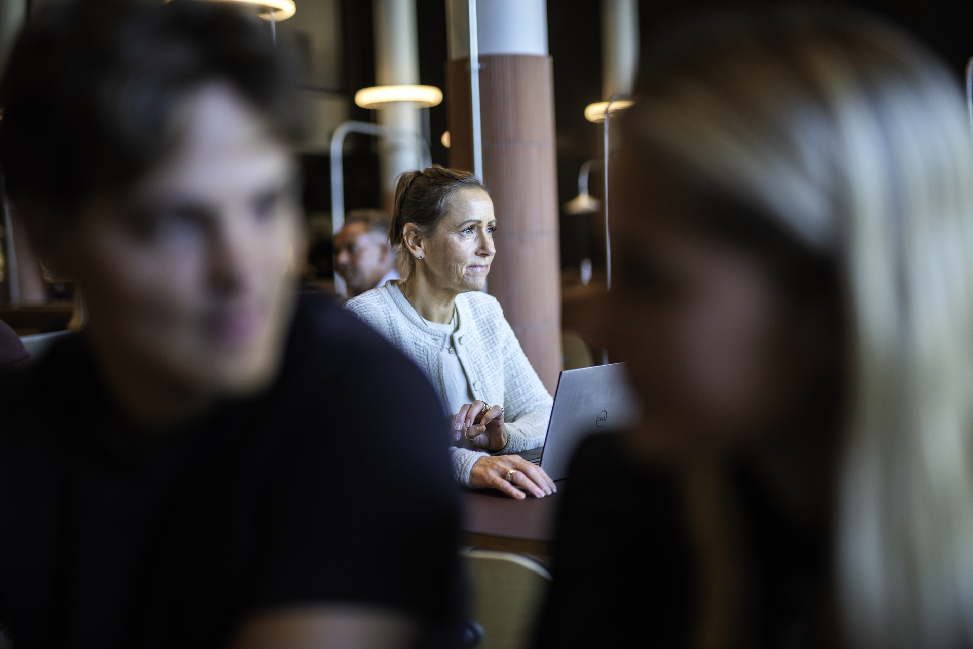 Arbeidstaker varsler om kritikkverdige forhold på jobben - trygg varsling i arbeidsmiljøet