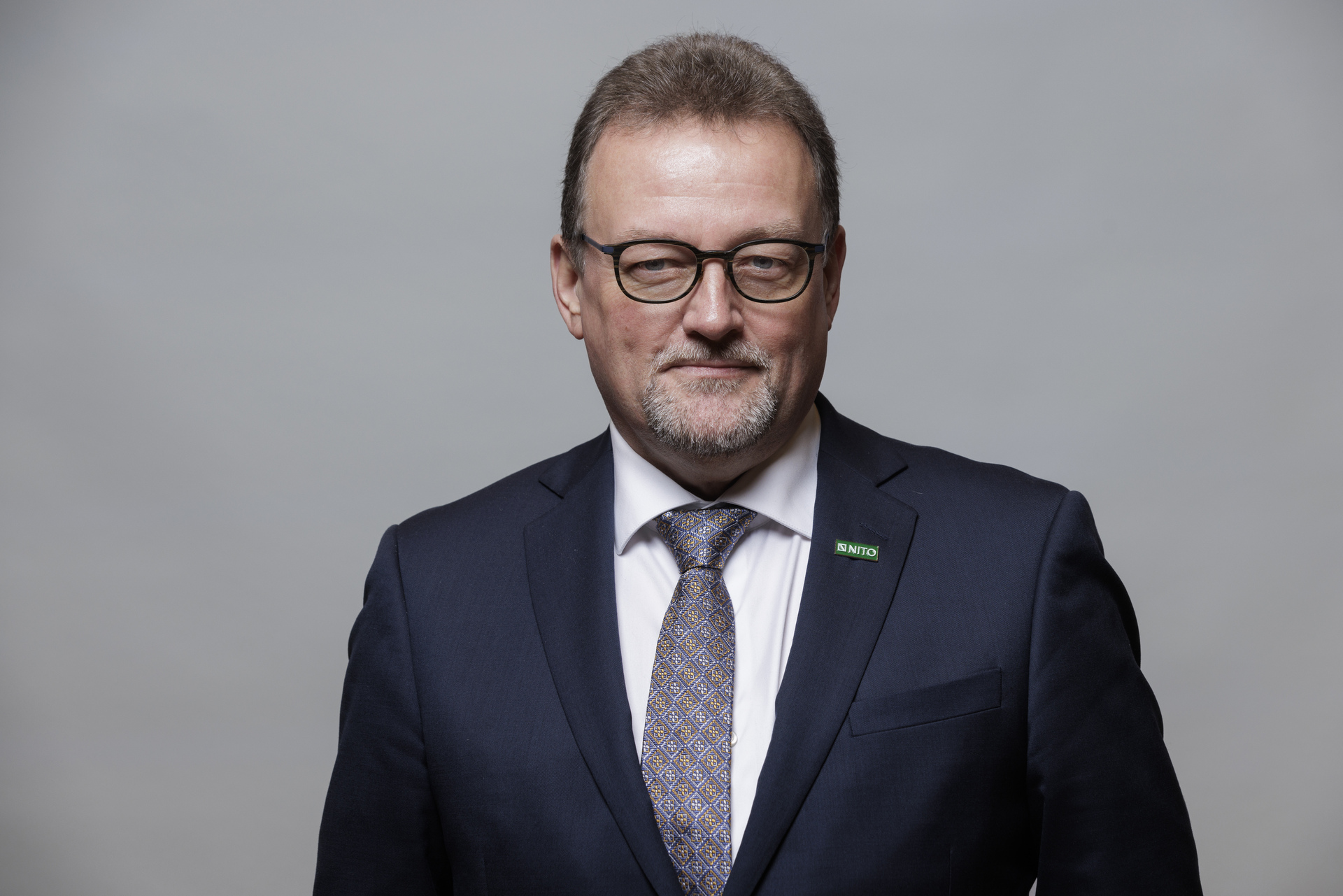 Portrait photo of NITO President Kjetil Lein in a suit and glasses
