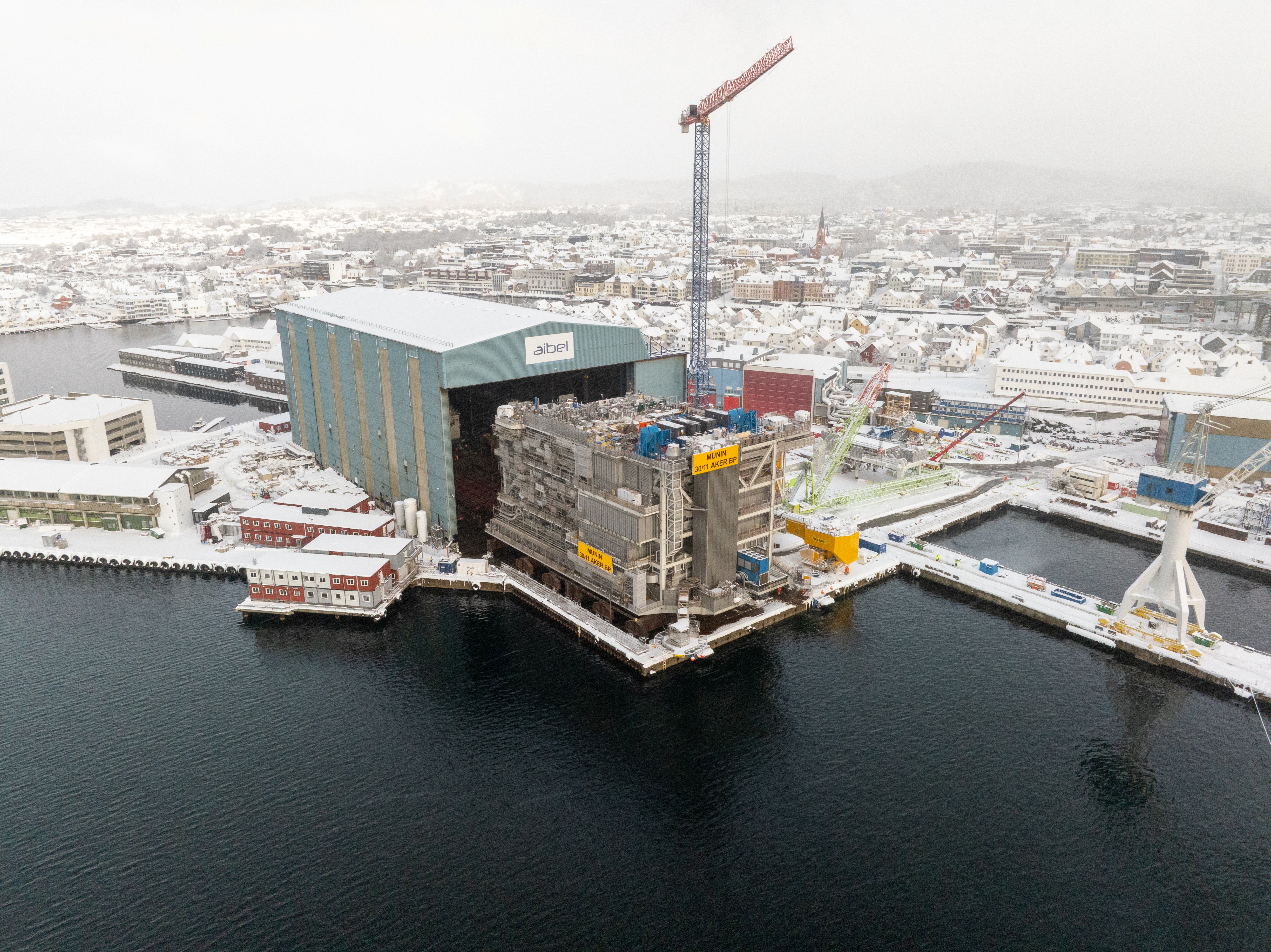 Bilde av Aibel sitt verftsområde og plattforma Munin.