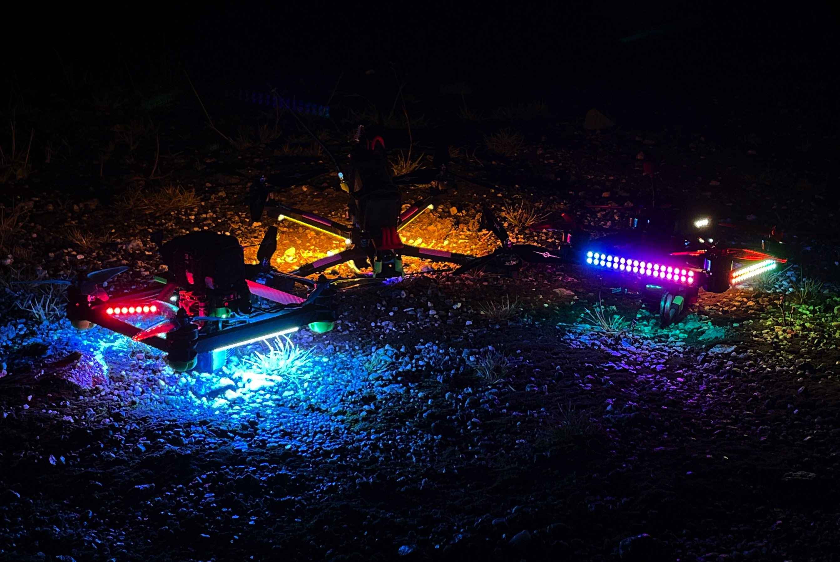 Tre droner i mørket