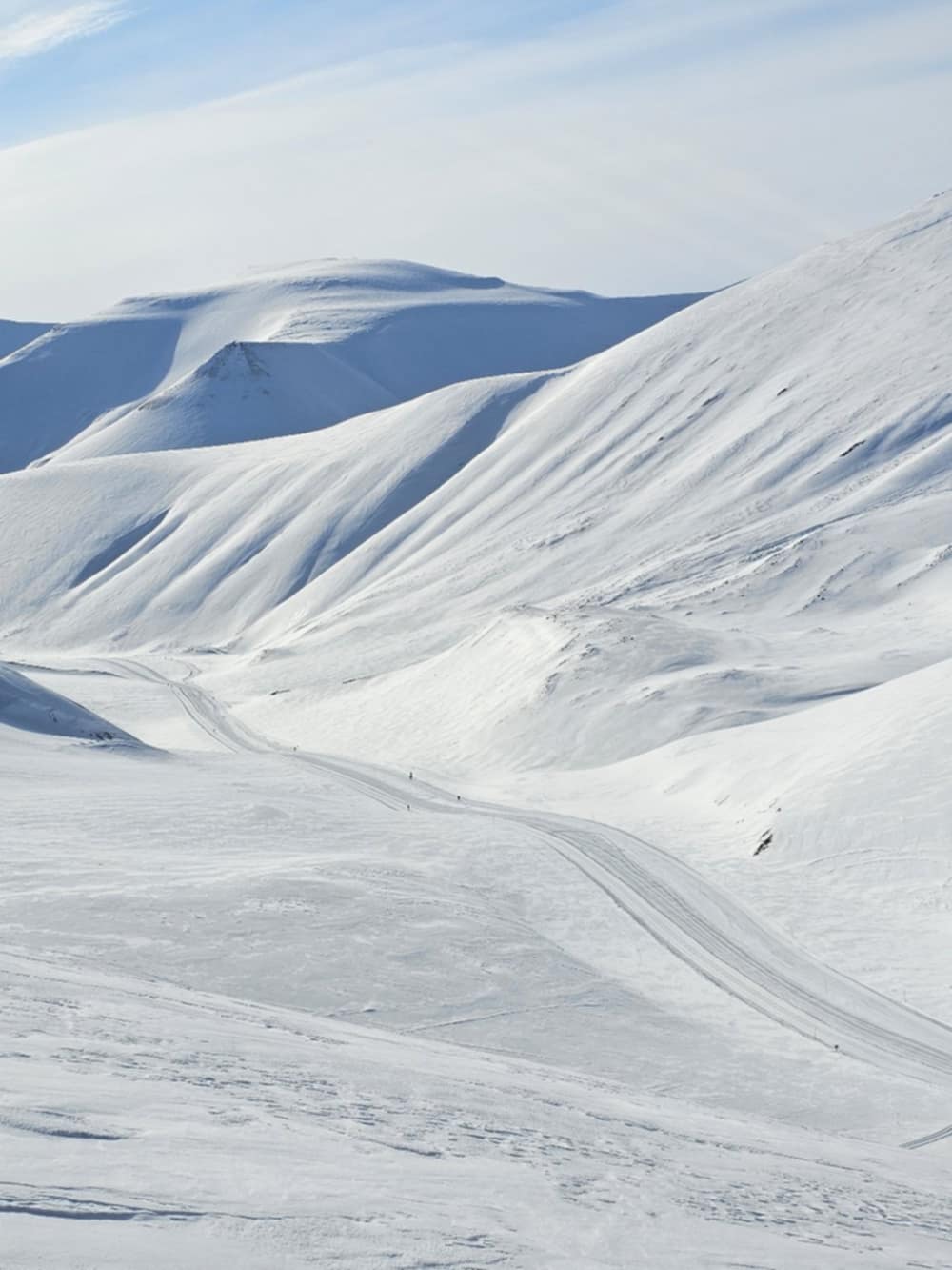 Skiløyper og fjell Svalbard. Foto: Dag Arne Husdal