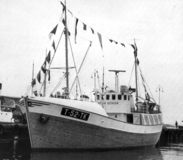 Svart hvitt bile av fiskebåten utvik senior