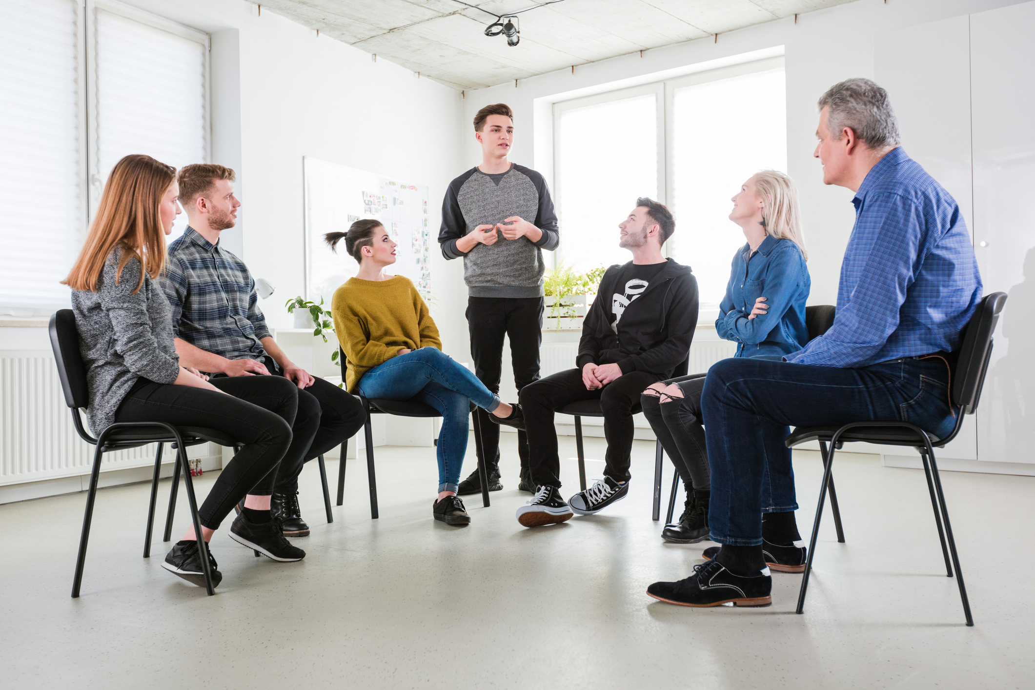 Tillitsvalgte som sitter sammen i et møterom.